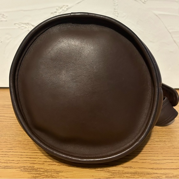 SOLD - COACH VINTAGE ONE SHOULDER BUCKET BAG - 9953 - Picture 6 of 9